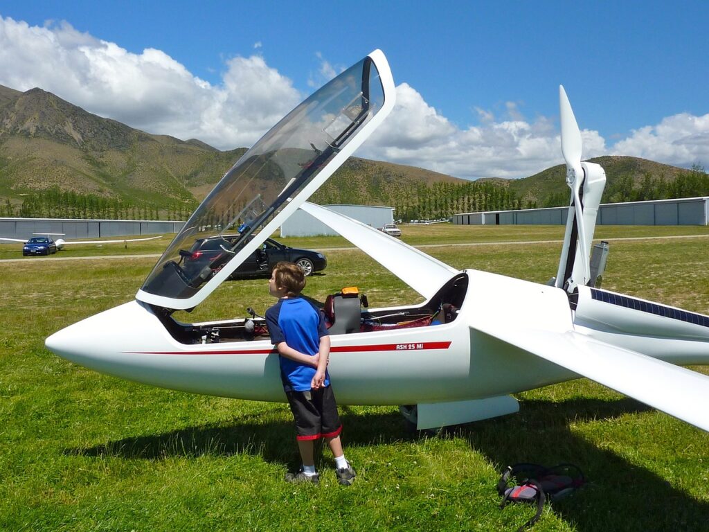 glider, child, flight-623108.jpg