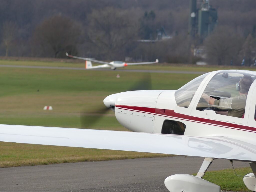 plane, glider, airfield-2908086.jpg